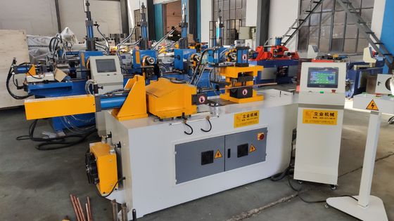 SG40NC Τροχαίο Τελικό Σχηματισμό Μηχανή Τέσσερις Σταθμός Λειτουργία για 2 ίντσες χάλυβα σωλήνα συρρίκνωσης
